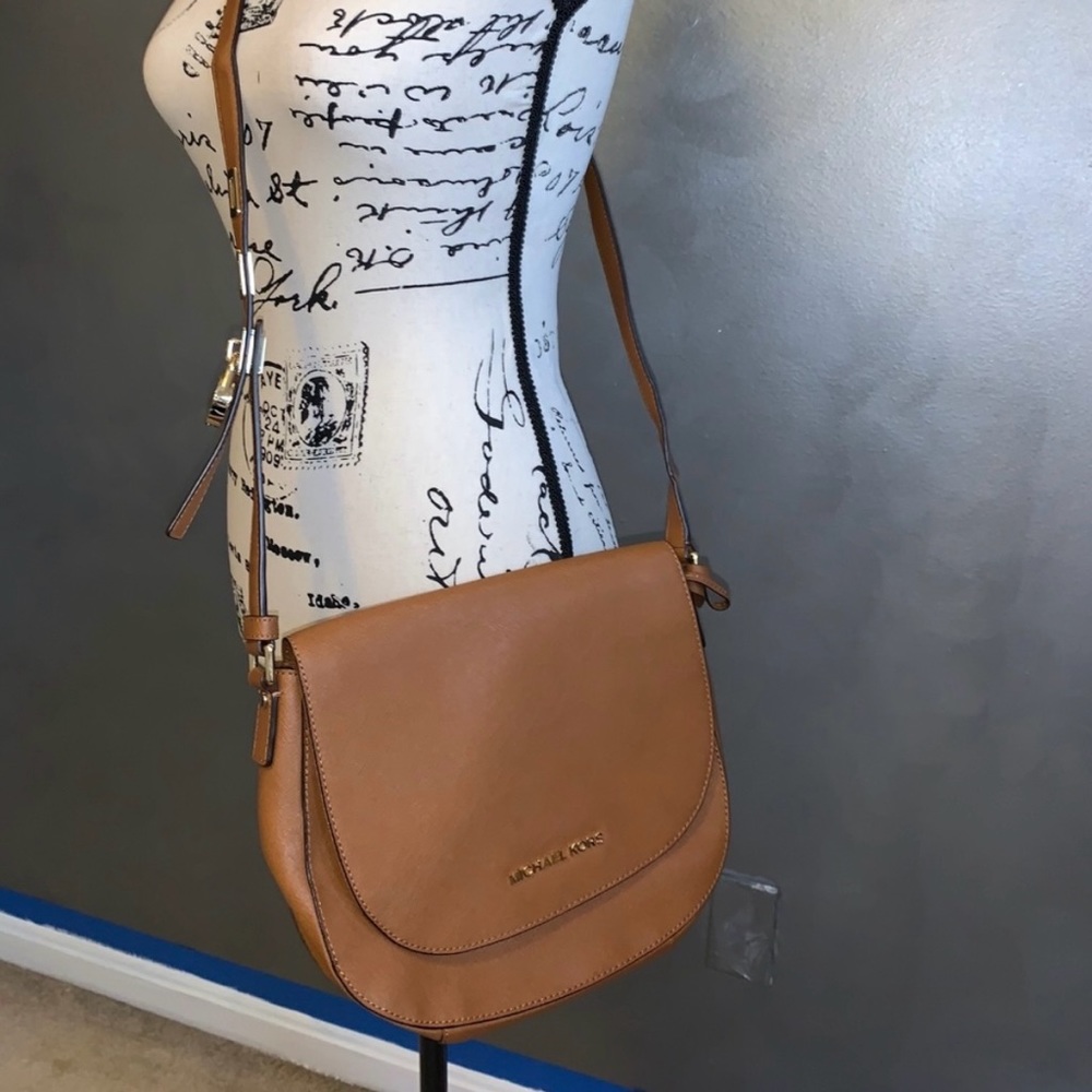 Michael Kors Tan Crossbody bag